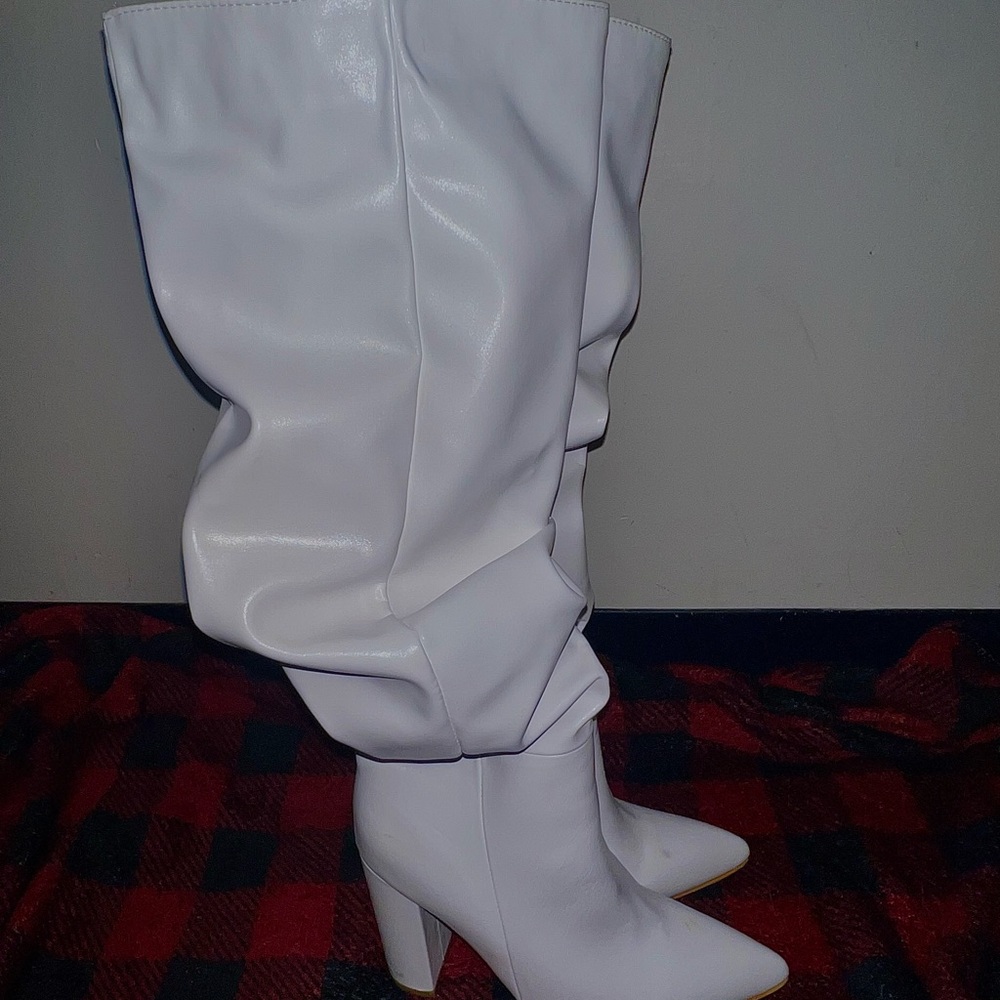 White knee high boots perfect for the winter/summer!